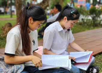 Hè chưa bắt đầu, nhiều học sinh đã kín lịch học từ sáng đến tối