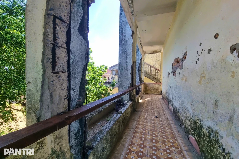 Hiểm nguy lơ lửng trên đầu nhiều giáo viên, học sinh