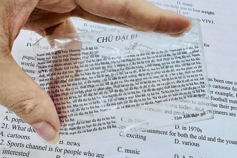 Hiểu lầm học sinh mang "phao trong suốt", cô giáo bật cười khi biết sự thật Hiểu lầm học sinh mang "phao trong suốt", cô giáo bật cười khi biết sự thật