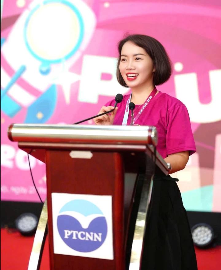 Hiệu phó Chuyên Ngoại ngữ nhắn tân học sinh: 'Bản lĩnh để không đánh mất mình' Hiệu phó Chuyên Ngoại ngữ nhắn tân học sinh: 'Bản lĩnh để không đánh mất mình'
