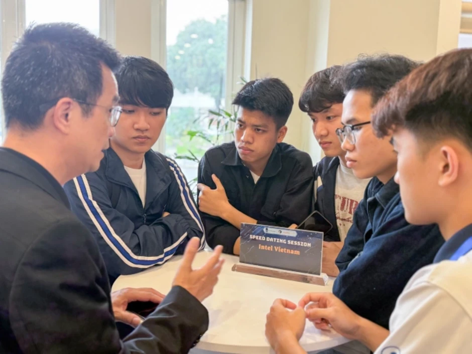 Hiệu trưởng ĐH Công nghệ: Ngành bán dẫn không dành cho các 'tay mơ' Hiệu trưởng ĐH Công nghệ: Ngành bán dẫn không dành cho các 'tay mơ'