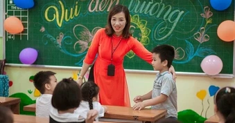 Hiệu trưởng, hiệu phó dôi dư do sắp xếp trường có được nghỉ hưu trước tuổi?