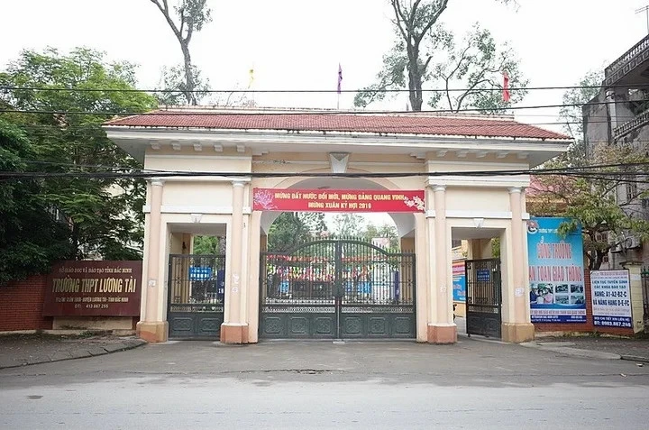 Hiệu trưởng lên tiếng về nghi vấn giám thị hỗ trợ thí sinh làm bài thi tốt nghiệp Hiệu trưởng lên tiếng về nghi vấn giám thị hỗ trợ thí sinh làm bài thi tốt nghiệp