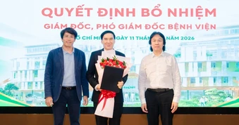 Hiệu trưởng một trường đại học làm giám đốc bệnh viện