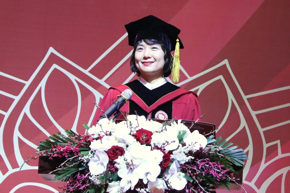 Hiệu trưởng Ngoại thương nhắn cử nhân đủ tĩnh lặng, ‘núi cao còn có núi cao hơn’ Hiệu trưởng Ngoại thương nhắn cử nhân đủ tĩnh lặng, ‘núi cao còn có núi cao hơn’