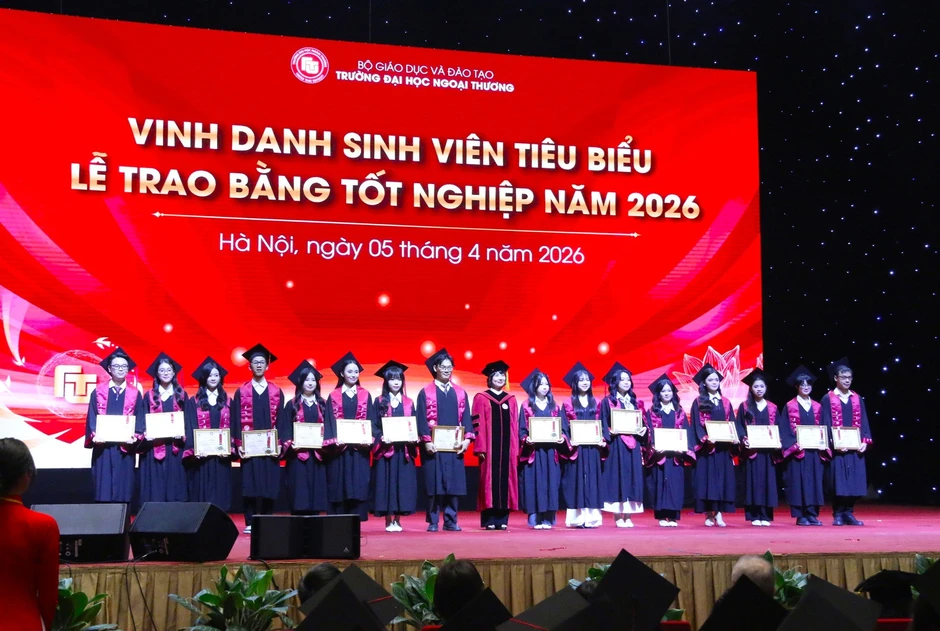 Hiệu trưởng Ngoại thương nhắn cử nhân đủ tĩnh lặng, ‘núi cao còn có núi cao hơn’ Hiệu trưởng Ngoại thương nhắn cử nhân đủ tĩnh lặng, ‘núi cao còn có núi cao hơn’