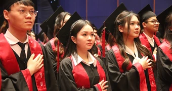 Hiệu trưởng Ngoại thương nhắn cử nhân đủ tĩnh lặng, ‘núi cao còn có núi cao hơn’