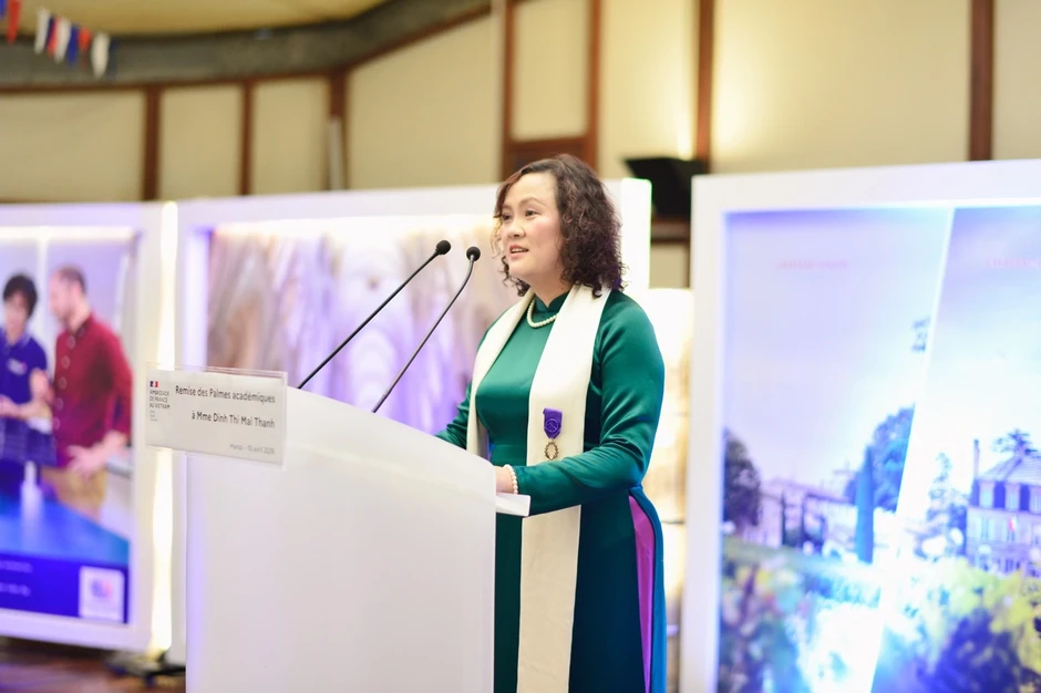 Hiệu trưởng Trường Đại học Khoa học và Công nghệ Hà Nội nhận Huân chương Cành cọ Hàn lâm Hiệu trưởng Trường Đại học Khoa học và Công nghệ Hà Nội nhận Huân chương Cành cọ Hàn lâm