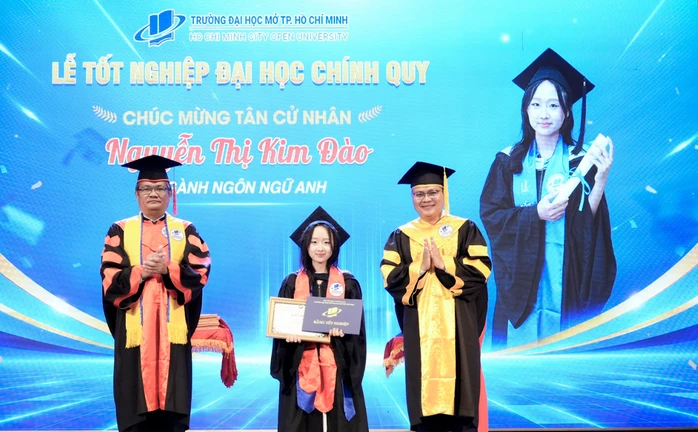 Hiệu trưởng Trường ĐH Mở TPHCM nhắn điều quan trọng tới tân cử nhân Hiệu trưởng Trường ĐH Mở TPHCM nhắn điều quan trọng tới tân cử nhân