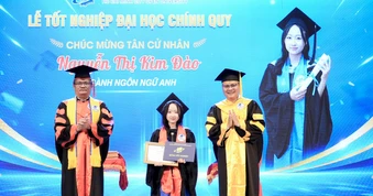 Hiệu trưởng Trường ĐH Mở TPHCM nhắn điều quan trọng tới tân cử nhân