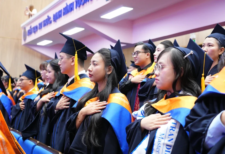 Hiệu trưởng UEL nhắn tân khoa: 'Không có nút undo cho những quyết định thiếu chuẩn xác' Hiệu trưởng UEL nhắn tân khoa: 'Không có nút undo cho những quyết định thiếu chuẩn xác'