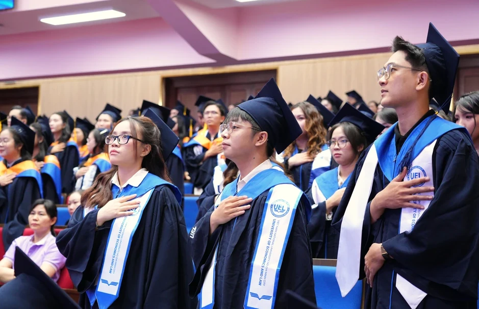 Hiệu trưởng UEL nhắn tân khoa: 'Không có nút undo cho những quyết định thiếu chuẩn xác' Hiệu trưởng UEL nhắn tân khoa: 'Không có nút undo cho những quyết định thiếu chuẩn xác'