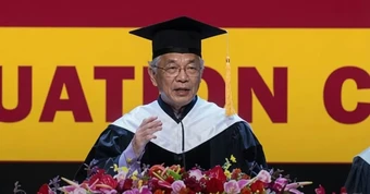 Hiệu trưởng xin nghỉ không lương vì phát biểu gây phẫn nộ tại lễ tốt nghiệp