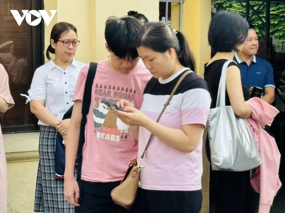 Hồ sơ vào lớp 10 trường top Hà Nội tăng, phụ huynh cân não chọn nguyện vọng Hồ sơ vào lớp 10 trường top Hà Nội tăng, phụ huynh cân não chọn nguyện vọng
