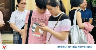 Hồ sơ vào lớp 10 trường top Hà Nội tăng, phụ huynh cân não chọn nguyện vọng