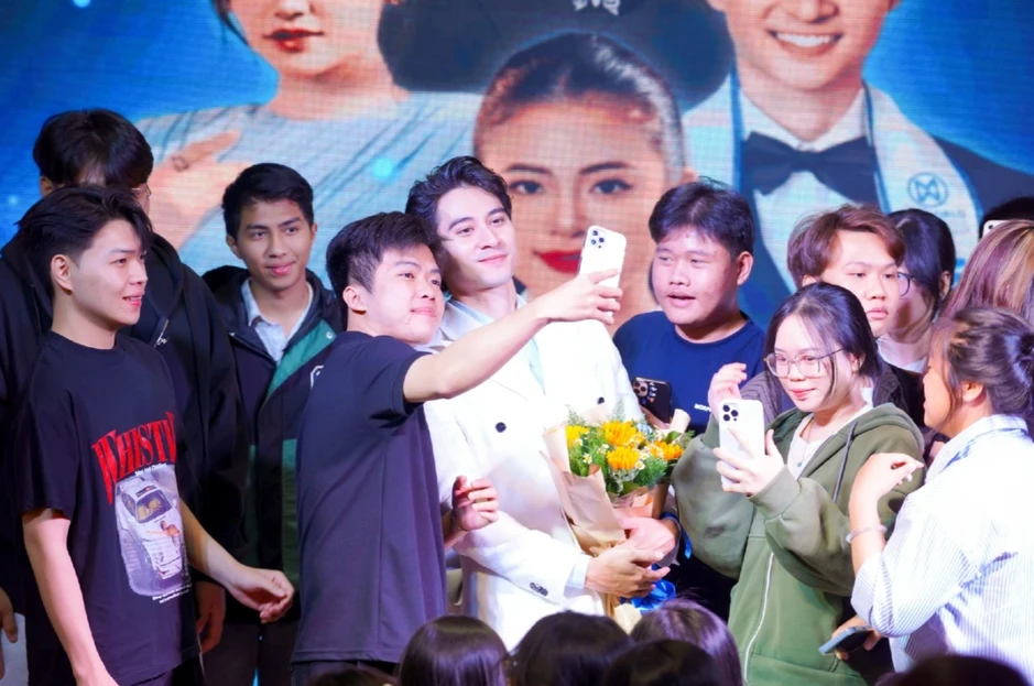 Hoa hậu Yến Nhi chia sẻ với sinh viên áp lực của nghề "vạn người mê" Hoa hậu Yến Nhi chia sẻ với sinh viên áp lực của nghề "vạn người mê"