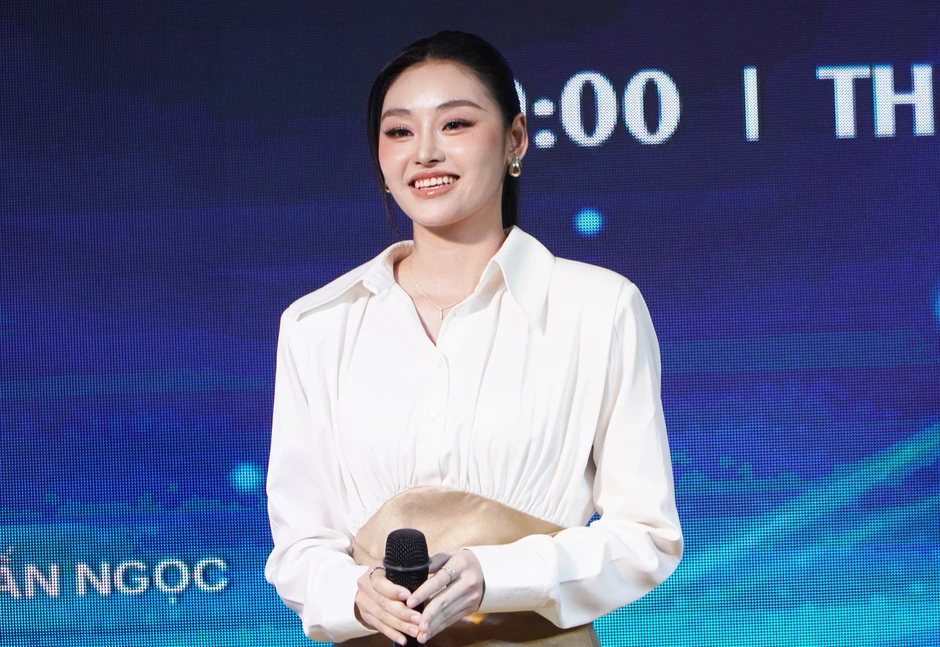 Hoa hậu Yến Nhi chia sẻ với sinh viên áp lực của nghề "vạn người mê" Hoa hậu Yến Nhi chia sẻ với sinh viên áp lực của nghề "vạn người mê"