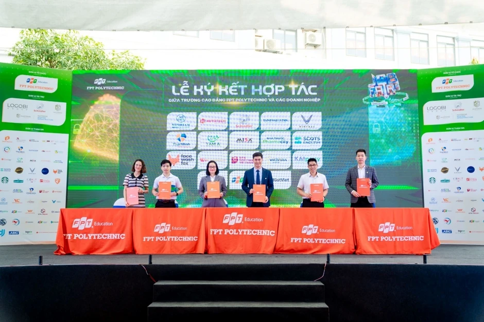 Học bổng trở thành điểm tựa của nhiều học sinh sau kỳ thi Trung học phổ thông Học bổng trở thành điểm tựa của nhiều học sinh sau kỳ thi Trung học phổ thông