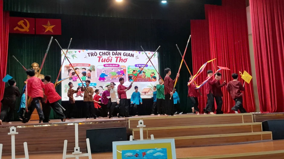 Học ngữ văn bằng cách làm game, quay phim về trò chơi dân gian Học ngữ văn bằng cách làm game, quay phim về trò chơi dân gian
