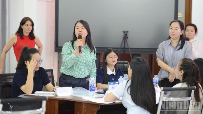 Học qua chơi từng bước vào giảng đường sư phạm Học qua chơi từng bước vào giảng đường sư phạm