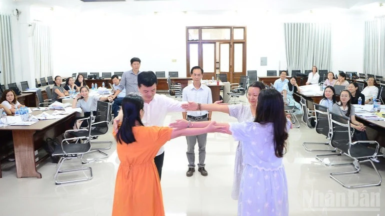 Học qua chơi từng bước vào giảng đường sư phạm Học qua chơi từng bước vào giảng đường sư phạm