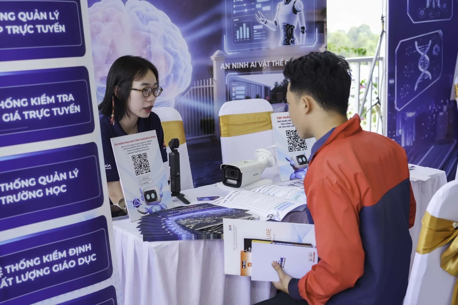 Học sinh chạm nghề, sinh viên chạm việc tại Tech Fest & Job Fair 2026 Học sinh chạm nghề, sinh viên chạm việc tại Tech Fest & Job Fair 2026