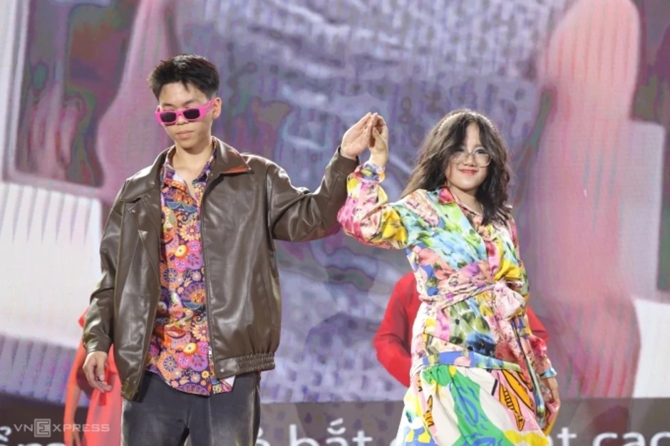 Học sinh chuyên đưa cosplay Nhật, múa Hàn, nhạc kịch Mỹ lên sân khấu Học sinh chuyên đưa cosplay Nhật, múa Hàn, nhạc kịch Mỹ lên sân khấu