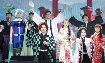 Học sinh chuyên đưa cosplay Nhật, múa Hàn, nhạc kịch Mỹ lên sân khấu