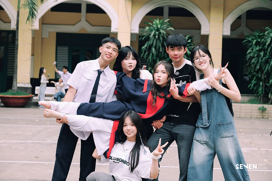 Học sinh cuối cấp chi tiền triệu để lưu dấu dịp tốt nghiệp Học sinh cuối cấp chi tiền triệu để lưu dấu dịp tốt nghiệp