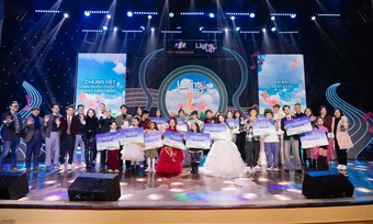 Học sinh FPT Schools so tài hát tiếng Anh tại cuộc thi Light Up