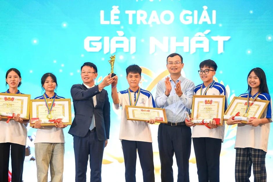 Học sinh giành nhiều giải thưởng tại vòng chung kết quốc gia STEM, AI và Robotics Học sinh giành nhiều giải thưởng tại vòng chung kết quốc gia STEM, AI và Robotics