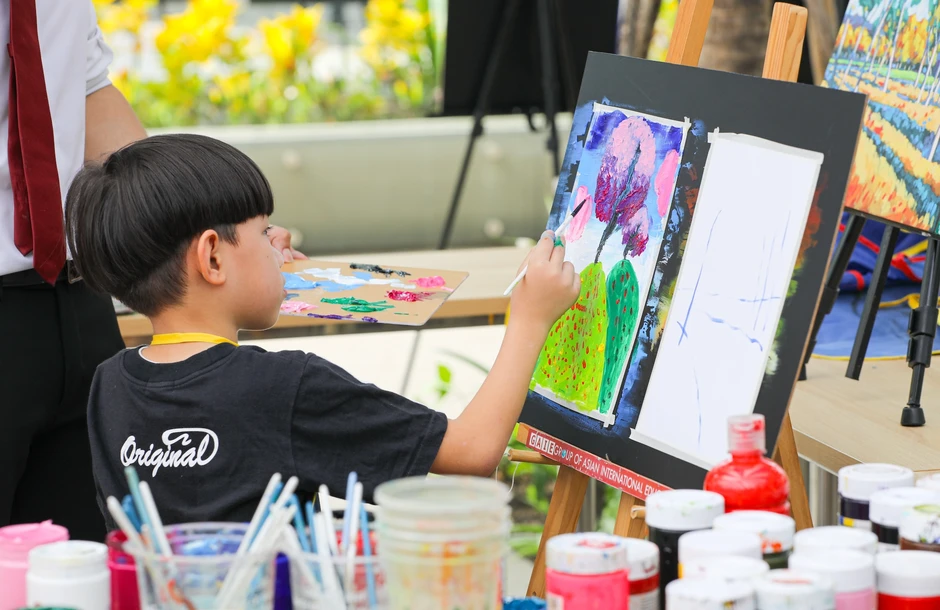 Học sinh kể chuyện bằng thị giác, những tác phẩm khiến người xem giật mình Học sinh kể chuyện bằng thị giác, những tác phẩm khiến người xem giật mình