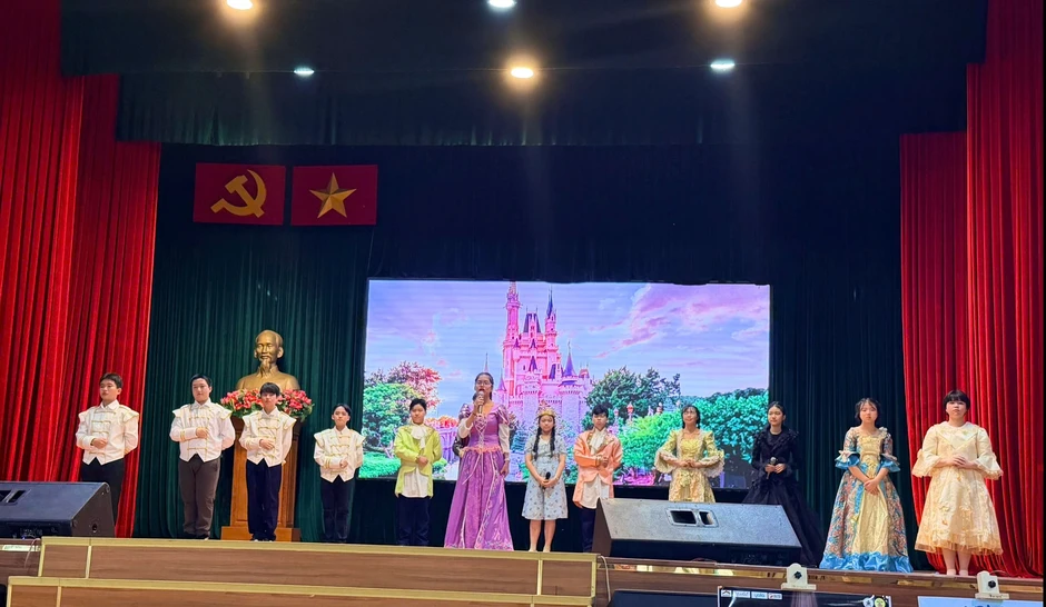 Học sinh lồng tiếng phim bằng tiếng Anh, Pháp, Đức, Nhật, Trung Học sinh lồng tiếng phim bằng tiếng Anh, Pháp, Đức, Nhật, Trung