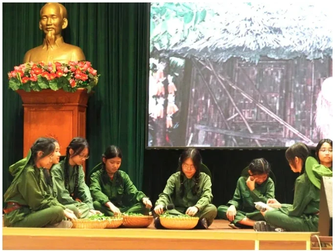 Học sinh lồng tiếng phim bằng tiếng Anh, Pháp, Đức, Nhật, Trung Học sinh lồng tiếng phim bằng tiếng Anh, Pháp, Đức, Nhật, Trung