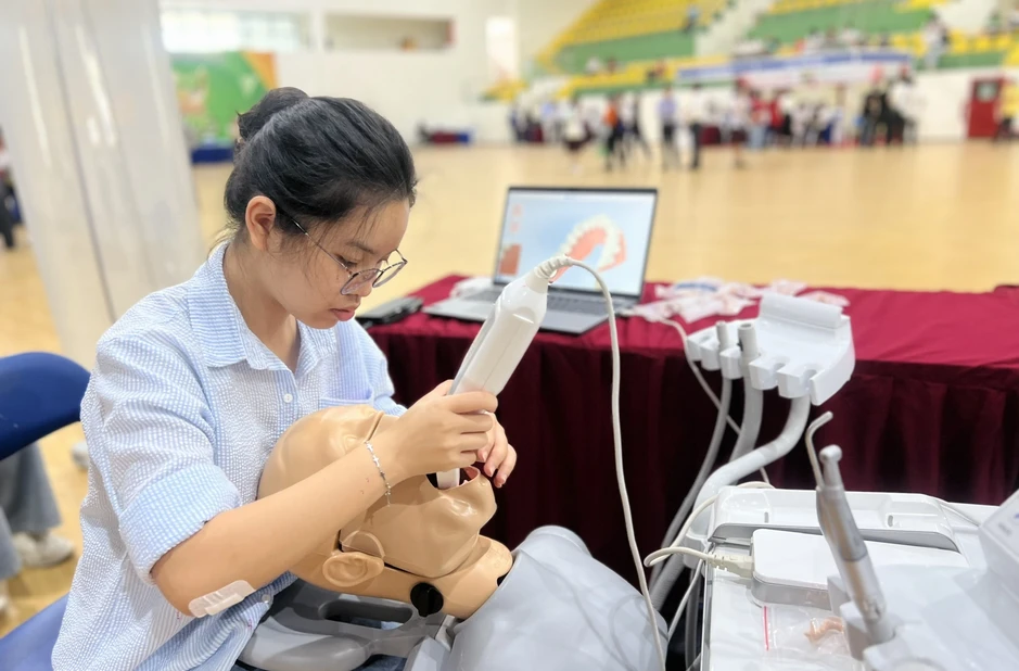 Học sinh lớp 12 băn khoăn: “Gia cảnh khó khăn có nên học y?” Học sinh lớp 12 băn khoăn: “Gia cảnh khó khăn có nên học y?”