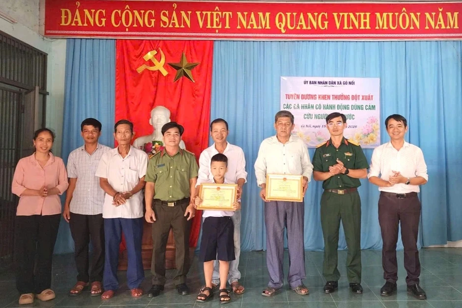 Học sinh lớp 3 nhanh trí giúp bạn lớp 5 thoát đuối nước Học sinh lớp 3 nhanh trí giúp bạn lớp 5 thoát đuối nước