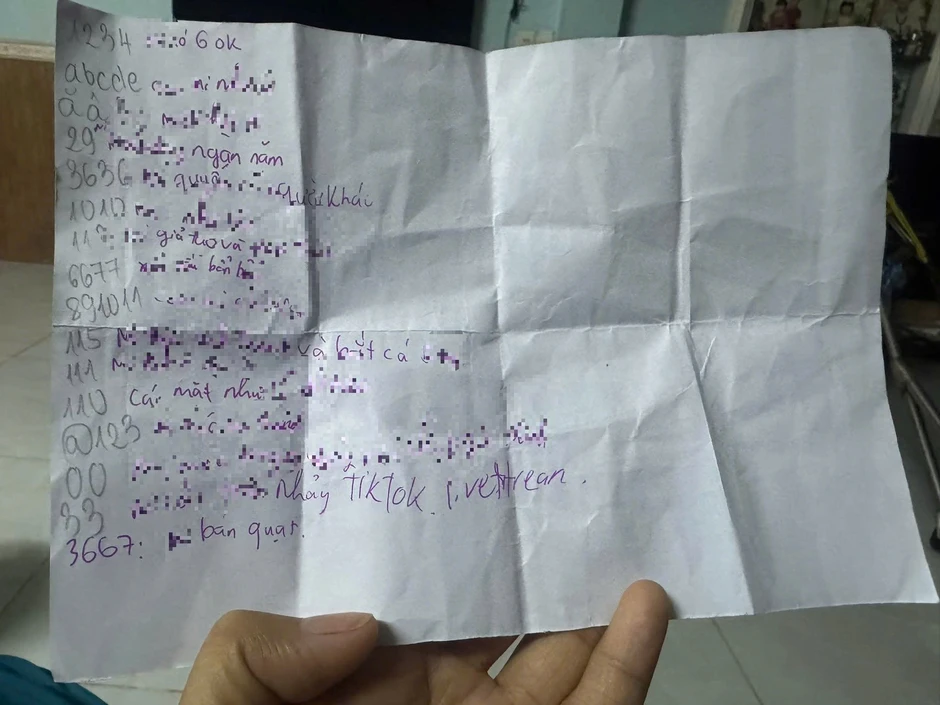 Học sinh lớp 5 dùng "ký hiệu lạ" và từ ngữ khiếm nhã với bạn học Học sinh lớp 5 dùng "ký hiệu lạ" và từ ngữ khiếm nhã với bạn học