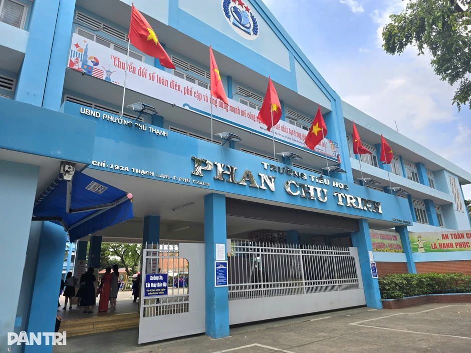 Học sinh lớp 5 dùng "ký hiệu lạ" và từ ngữ khiếm nhã với bạn học Học sinh lớp 5 dùng "ký hiệu lạ" và từ ngữ khiếm nhã với bạn học