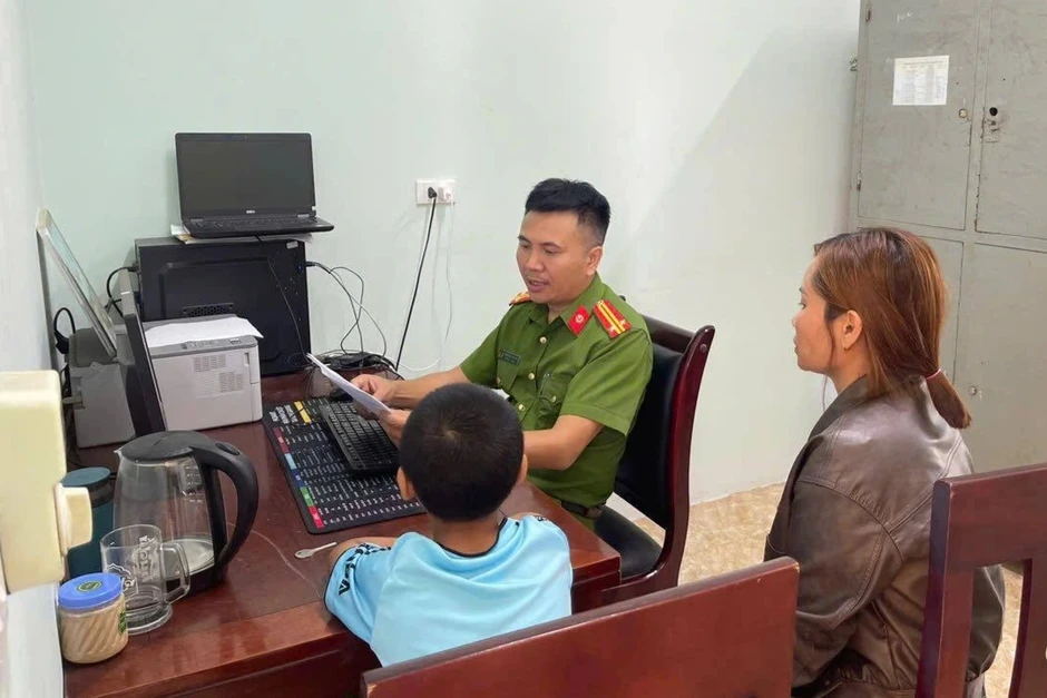 Học sinh lớp 6 bị bố và mẹ kế bạo hành do rửa bát, quét nhà chưa sạch? Học sinh lớp 6 bị bố và mẹ kế bạo hành do rửa bát, quét nhà chưa sạch?