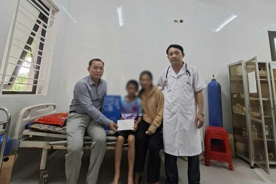 Học sinh lớp 6 bị bố và mẹ kế bạo hành do rửa bát, quét nhà chưa sạch? Học sinh lớp 6 bị bố và mẹ kế bạo hành do rửa bát, quét nhà chưa sạch?