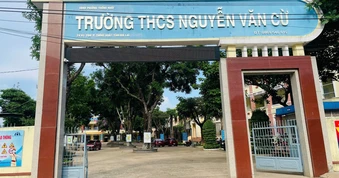 Học sinh lớp 8 tấn công bạn học trong lớp gây thương tích