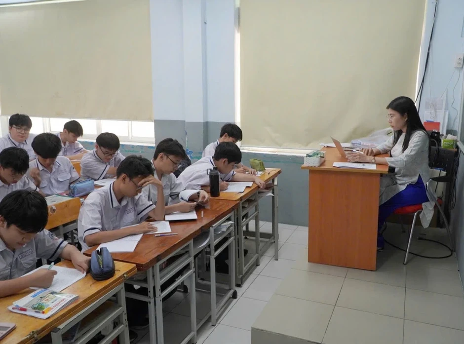 Học sinh lớp 9 tại TP.HCM tăng tốc ôn thi vào 10 Học sinh lớp 9 tại TP.HCM tăng tốc ôn thi vào 10