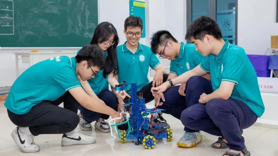 Học sinh phải học năm môn bắt buộc khi theo học chương trình Trung học nghề