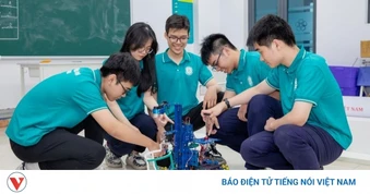 Học sinh phải học năm môn bắt buộc khi theo học chương trình Trung học nghề