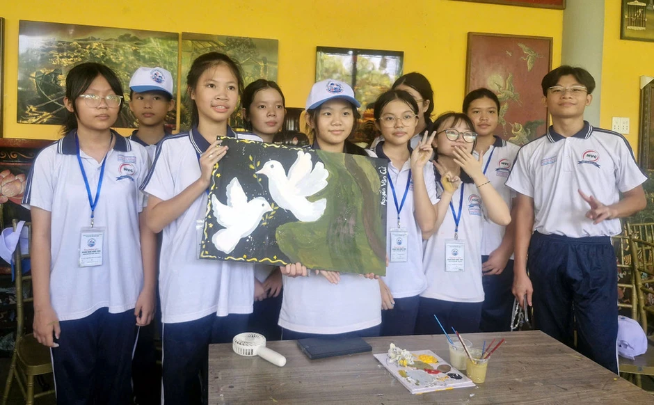 Học sinh Thành phố Hồ Chí Minh trải nghiệm ở làng gốm 160 năm tuổi Học sinh Thành phố Hồ Chí Minh trải nghiệm ở làng gốm 160 năm tuổi