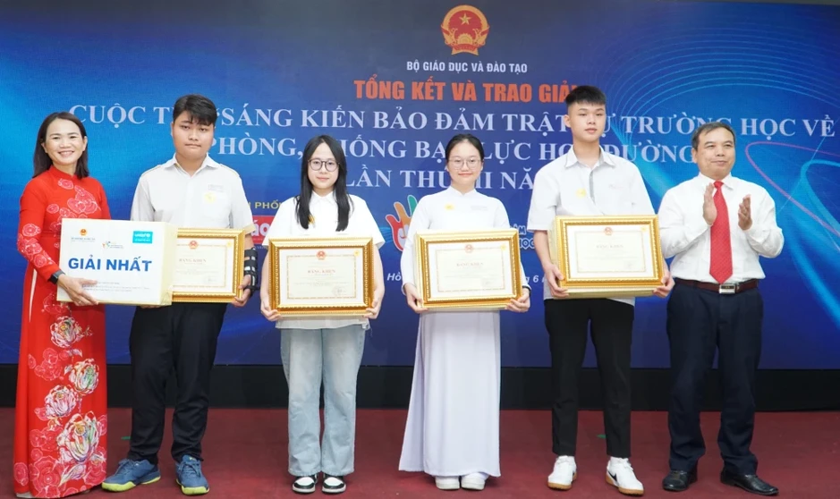 Học sinh TP.HCM giành giải Nhất với sáng kiến AI phát hiện bạo lực học đường Học sinh TP.HCM giành giải Nhất với sáng kiến AI phát hiện bạo lực học đường