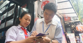 Học sinh TP.HCM trải nghiệm 16 'vương quốc sách' tại hội thi Lớn lên cùng sách
