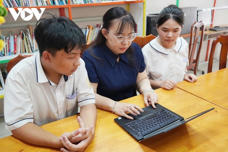 Học sinh TP.HCM tự tạo chatbot, học bằng AI Học sinh TP.HCM tự tạo chatbot, học bằng AI