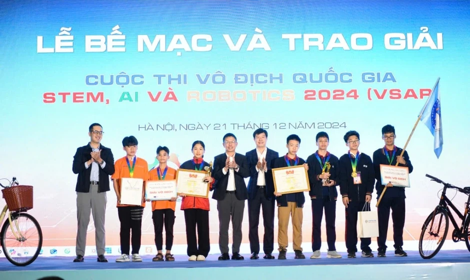 Học sinh 'trường làng' giành giải cao VSAR nhờ đam mê công nghệ Học sinh 'trường làng' giành giải cao VSAR nhờ đam mê công nghệ