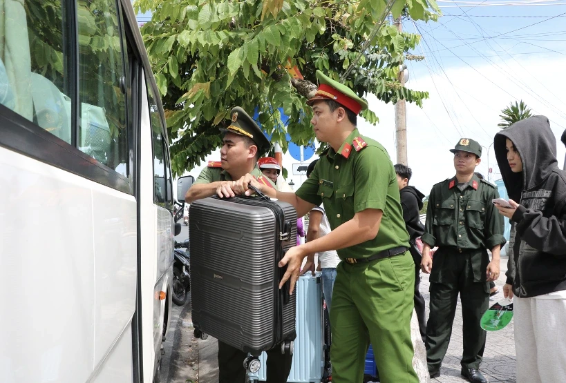 Học sinh từ đặc khu vào đất liền thi tốt nghiệp THPT được ăn, nghỉ miễn phí Học sinh từ đặc khu vào đất liền thi tốt nghiệp THPT được ăn, nghỉ miễn phí